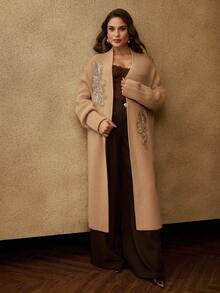 MOTF PREMIUM 大码女式优雅亮片和人造珍珠装饰落肩宽松开衫，秋冬 - 杏色 - 查看 5