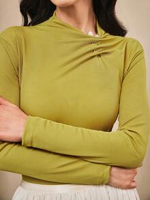 Omancia ملابس علوية نسائية طويلة الأكمام مبطنة باللون الأخضر مع زخرفة معدنية - أخضر - مشاهدة 6