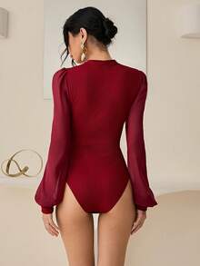 Bluhae Bodysuit Wanita Warna Polos dengan Kerah V Silang dan Patchwork Jala Lengan Panjang - Burgundy - View 2