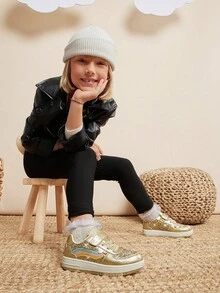 Mini mi 奇思妙想的儿童彩虹条纹多闪金色运动鞋——适合上学、可爱、舒适、轻便，适合从操场到商场穿着