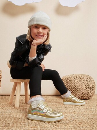 Mini mi Snygga barnsneakers med regnbågsrandig accent och multiglitter i guld – skolklara, söta, bekväma och lätta, från lekplats till köpcentrum