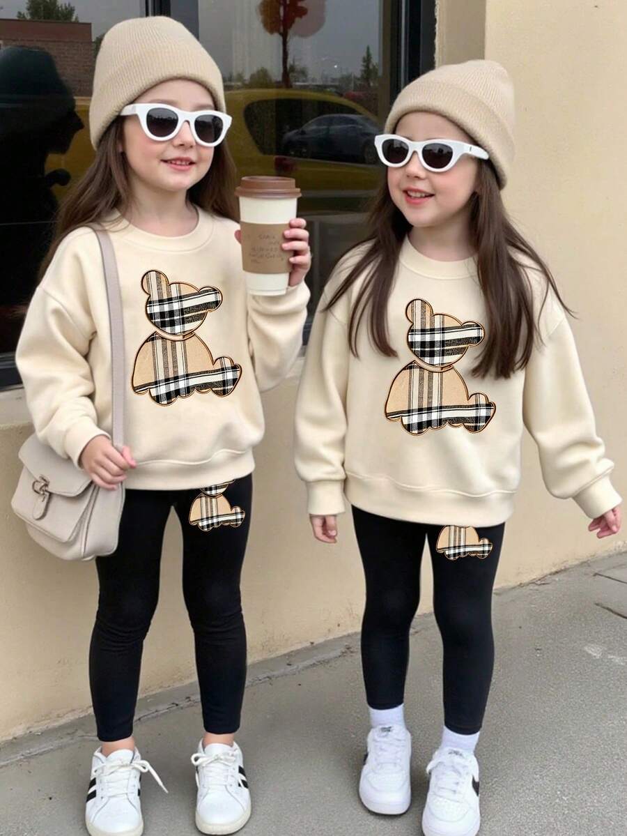 SHEIN 2件套女童休闲可爱熊和字母印花圆领运动衫和裤子套装 - 彩色 - 查看 1