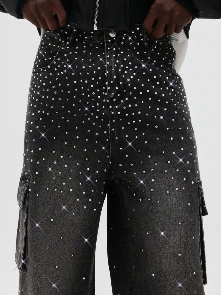Glitzernde Cargo-Jeans mit weitem Bein und Sternenmuster