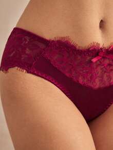 Charlaine 勃艮第蕾丝拼布缎面透明优雅简约浪漫法式中腰女式内裤，日常穿着 - 酒紅色 - 查看 7