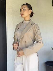 Andrea Bello 秋冬新款卡其色立体口袋腰带女款风衣 - 卡其色 - 查看 4