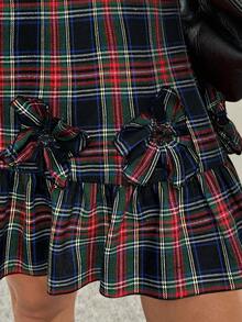 Easowa 圣诞红格子女式迷你连衣裙，圆领灯笼袖，荷叶边下摆，3D 花卉装饰 - 黑色 - 查看 6