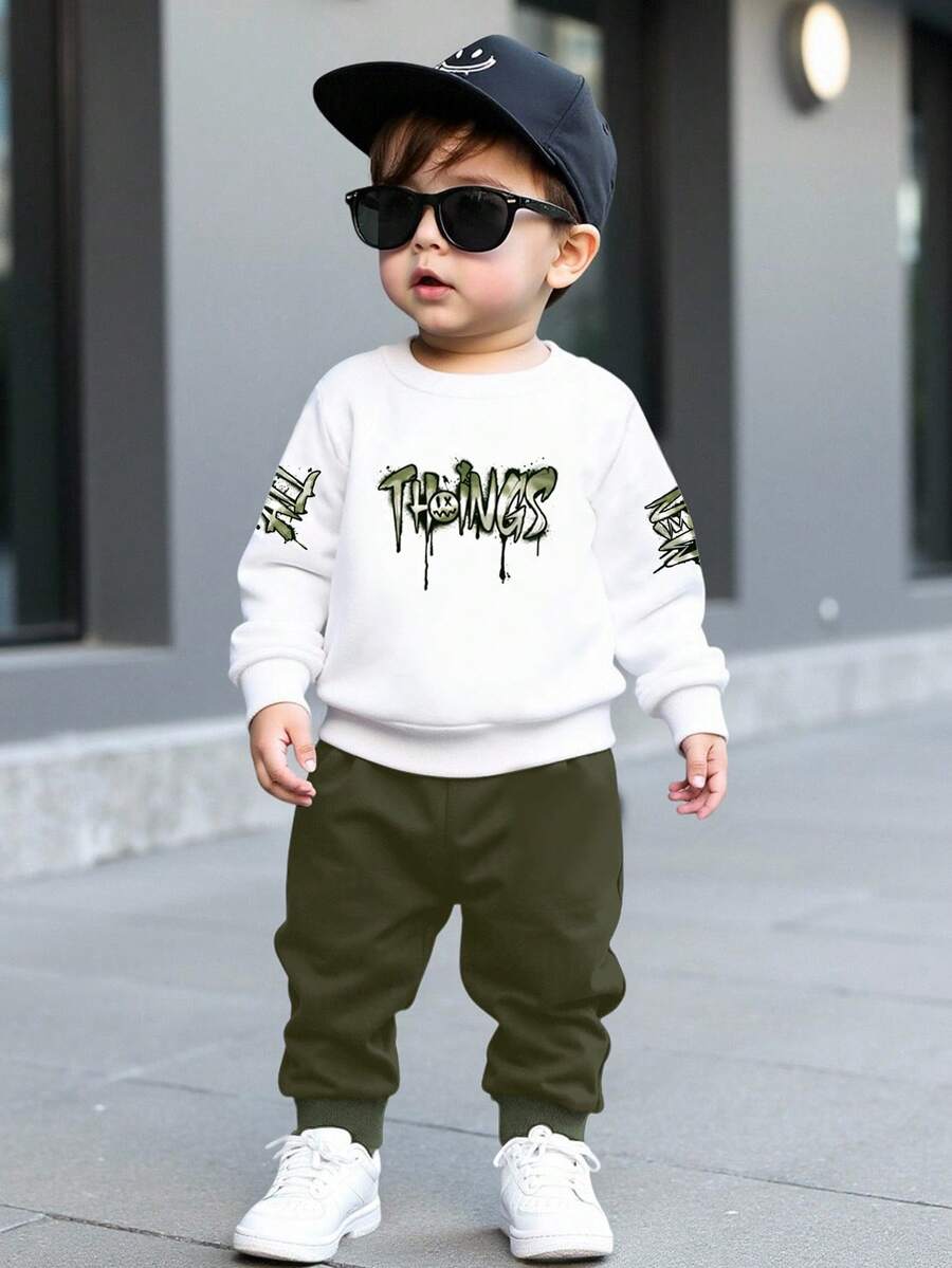 SHEIN Ensemble sweat-shirt à col rond avec graffitis peints à la main et anglais, et pantalon/jogging pour bébé garçon. Style automne/hiver décontracté et confortable. Convient pour l'automne/l'hiver, léger et douillet. Parfait pour les sorties décontractées, les fêtes, les activités extérieures, les cadeaux - Multicolore - Voir 1