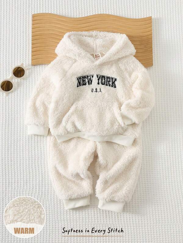 Cozy Pixies 2 piezas Conjunto de sudadera de cuello redondo de punto suave con estampado de letras y pantalones de cintura elástica para bebé niño, conjunto de ropa esponjosa, conjunto blanco, conjunto con bordado de Nueva York, conjunto para bebé niño, conjunto beige para bebé niño, adecuado para invierno, otoño, temporada de vuelta al colegio