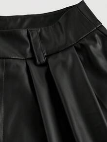SHEIN MOD 时尚百搭的黑色褶皱PU阔腿短裤，适合通勤 - 黑色 - 查看 4