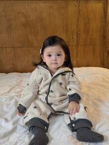 DAZY Bộ đồ liền thân in họa tiết lông cừu có mũ trùm đầu cho bé gái sơ sinh/trẻ mới biết đi, trang phục mùa đông thoải mái - trắng - Xem 2