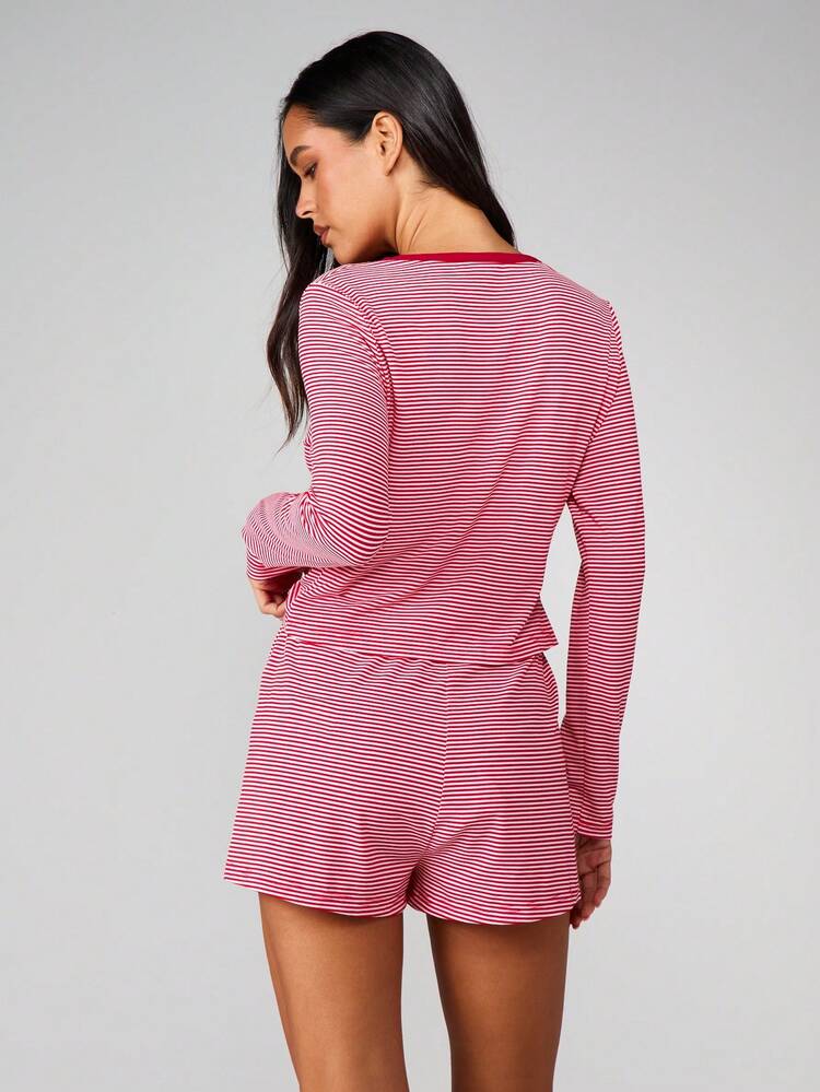 MISSGUIDED Ensemble de détente rayé à manches longues boutonnées sur le devant, avec short