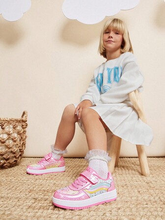 Mini mi Verspielte Kinder Regenbogen Streifen Akzent Multi-Glitzer Rosa Sneaker - Schulbereit, Niedlich, Bequem & Leicht vom Spielplatz bis zum Einkaufszentrum