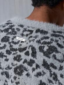 NEON BLANC Men's Round Neck Long Sleeve Front Button Fashionable Leopard Pattern Cardigan Sweater, Winter - Grey - View 6