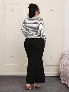 SHEIN EZwear Conjunto informal de 2 piezas de talla grande con rayas y contraste de color, conjunto de blusa y falda a rayas de talla grande, conjunto de 2 piezas de talla grande para mujer