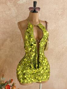 Soleia Nouvelle robe mini décontractée, dos nu, verte pailletée, pour fête élégante, bohème, tropicale et glamour. Idéale pour les vacances, les mariages, les remises de diplômes, la Saint-Patrick, le printemps, les festivals de musique.
