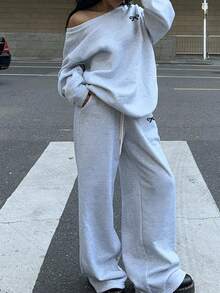 SHEIN EZwear Bộ 2 áo nỉ hở vai in họa tiết bướm và quần dài ống rộng cho nữ, trang phục thường ngày phù hợp cho mùa thu/đông, hoạt động ngoài trời và dạo phố - Xám - Xem 5