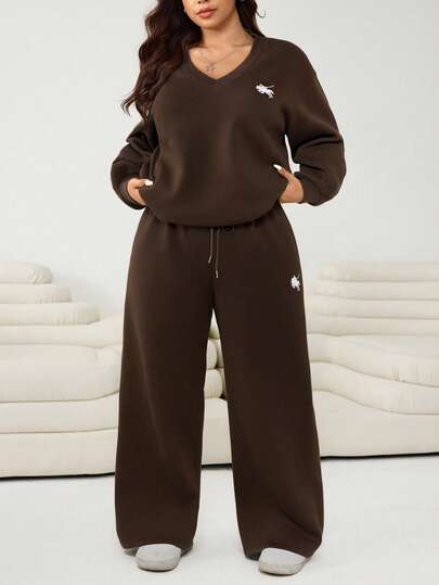 Solflare 2pcs Plus Size Casual Knight Pattern V-Neck Long Sleeve Sweatshirt And Pants Set, Autumn