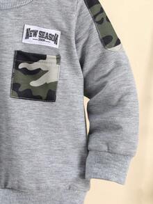 SHEIN 2件套幼儿男童休闲运动街头迷彩图案印花长袖上衣和裤子套装 - 彩色 - 查看 8