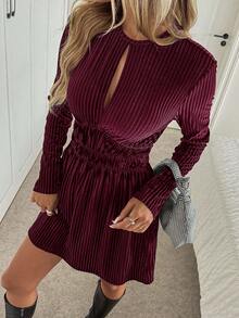 Easowa 女士绿色天鹅绒腰部喇叭袖优雅派对迷你连衣裙，适合圣诞节、派对 - 酒紅色 - 查看 2