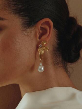 Opalesca 1 par de pendientes colgantes de perla/nácar, con textura, acabado metálico/metálico, con strass de perla de 18K oro, elegantes, lindos, de lujo para fiesta, casual, trabajo, boda, vacaciones, campamento, Y2K/para mamá/mujer/niña/otoño/invierno/festival/vacaciones/dinero viejo/Halloween