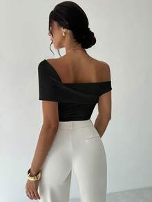 Firerie 女士优雅简约时尚性感日常通勤音乐节度假不对称荷叶边领短款白色上衣，春夏 - 黑色 - 查看 2