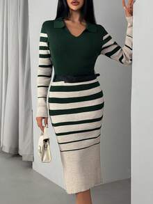 Abito a maglia a coste con colletto polo e cintura, con strisce a onda a contrasto