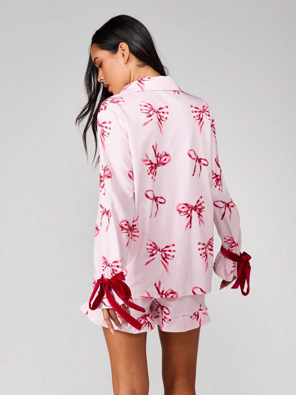MISSGUIDED 리본 프린트 파자마 세트 버튼 업 긴소매 셔츠와 러플 헴 라운지 반바지 잠옷