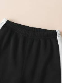 SHEIN Genkimix Kids 男童毛绒拼接撞色骑士印花拉链连帽衫和裤子休闲套装，适合秋冬季节穿着。无论是户外探险、运动玩耍还是日常休闲穿着，都能让您尽情享受每一刻。 - 彩色 - 查看 5