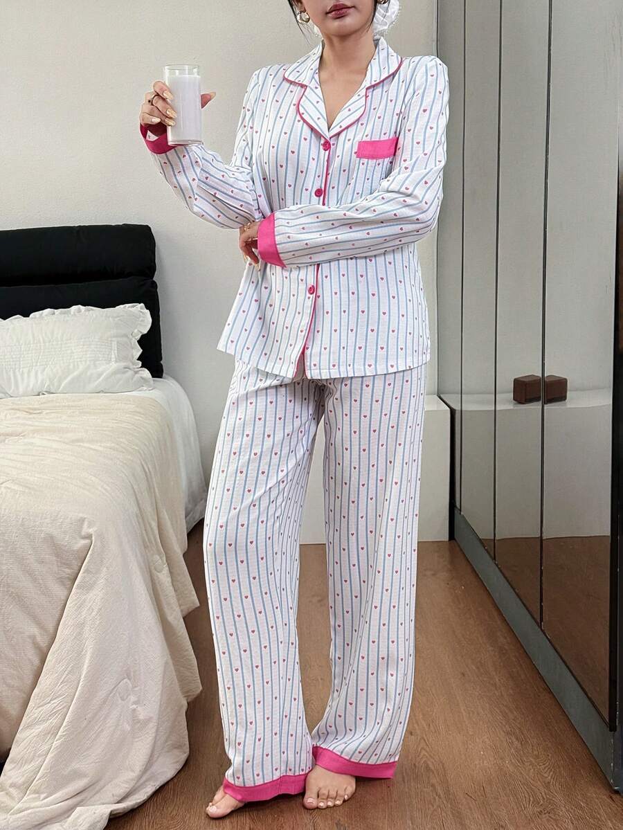 Ensemble pyjama femme haut et pantalon patchwork à motif cœur rayé. Ensemble pyjama femme 2 pièces, chemise de nuit femme avec boutons. Vêtements automne et hiver