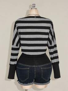 SHEIN ICON Camiseta de punto de cuello redondo, cintura delgada, estilo casual, a rayas grises y negras, con estilo punk, grunge y milenial Y2K, para tallas grandes y sexy - Negro - Ver 2