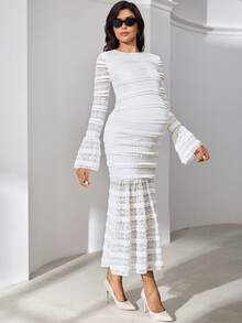 MaterniWear Umstandskleid mit rundem Ausschnitt, Kontrast-Spitze, Rüschenärmeln und figurbetontem, elegantem Schnitt - Aprikosenfarben - Übersicht 6