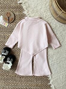 SHEIN 2 件套女婴蝴蝶结装饰针织套装，浅杏色高领上衣搭配喇叭裤，可爱休闲，适合秋冬