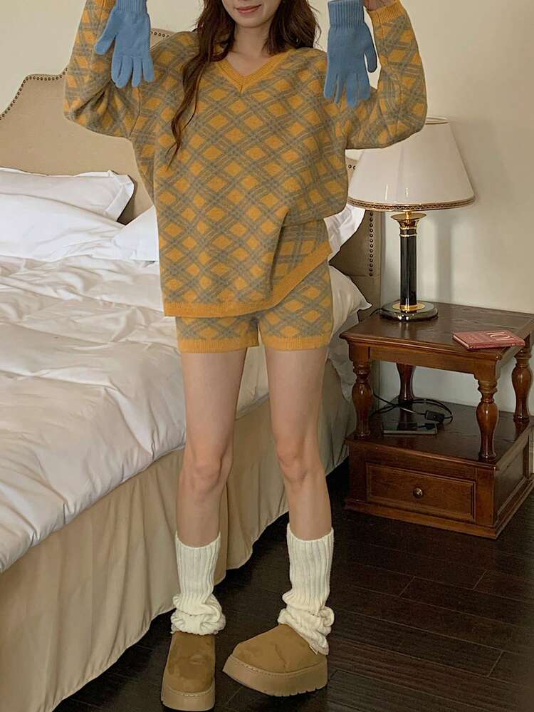 Women's Plaid V-Neck Knitted Long Sleeve Top And Shorts Pajama Set, Autumn/Winter