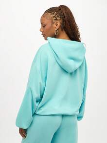 SUMWON Sweat-shirt à capuche grande taille avec poche centrale et détails de logo gaufré pour un port casual confortable