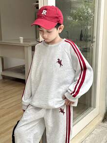 SHEIN 2 pezzi/Set Outfit Autunno/Inverno per Ragazzo Tween, Felpa a Maniche Lunghe e Pantaloni Jogger, Comodo e Versatile, Stile Coreano Casual Quotidiano, Minimalista di Base, Adatto per Interno, Esterno, Uso Quotidiano, Sport, Gioco, Festa, Servizio Fotografico, Vacanza - Grigio - Visualizzare 5
