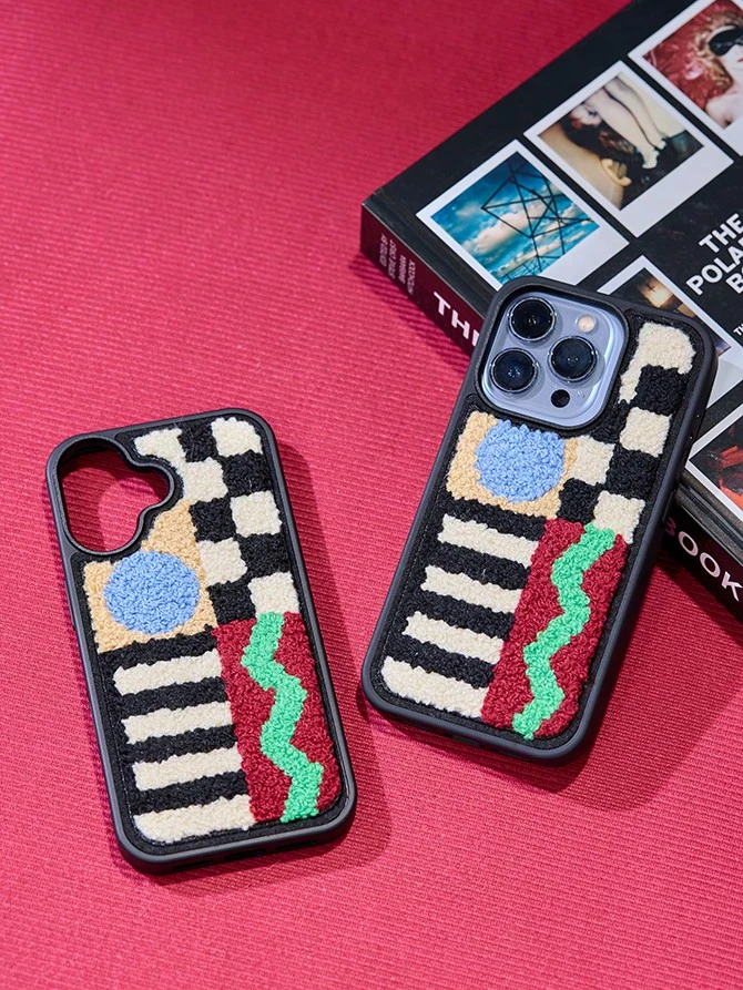 Joivida 苹果复古秋冬 Ins 风格毛绒刺绣几何图案手机壳适用于 14 Pro Max、 13、12 Pro、X、XS、XR、11、16 Pro Max、15 防水防震防摔防刮 - 黑與白 - 查看 1