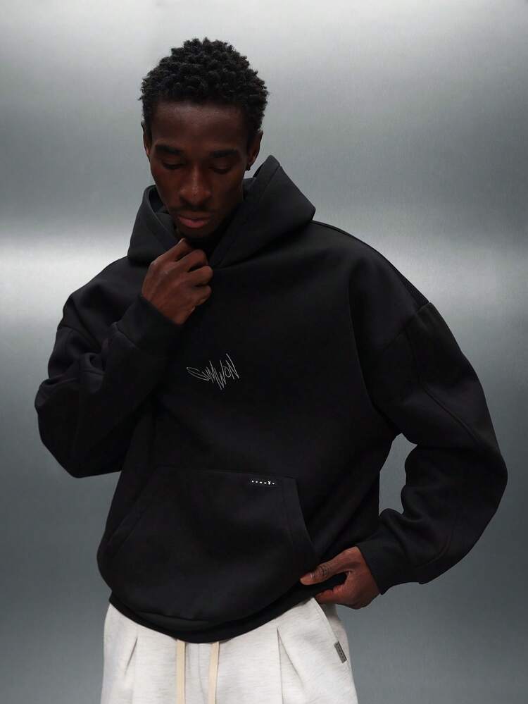 PLAYBOY X SUMWON Bluza z kapturem i logo Boxy Fit z kieszenią pośrodku. Luźna bluza w stylu streetwear. Tylko dla członków.