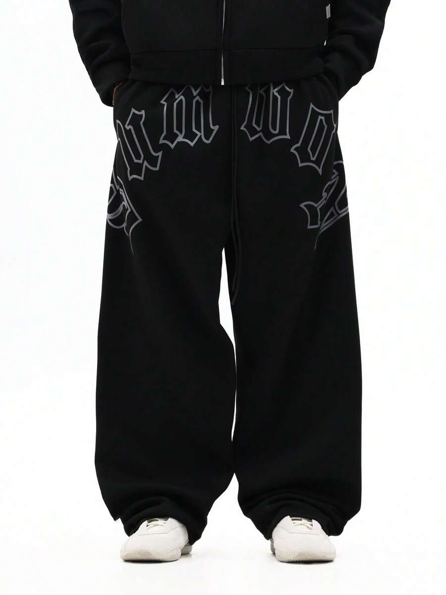SUMWON 宽松哥特字母印花运动裤，裆部图案，街头休闲风 - 黑色 - 查看 1