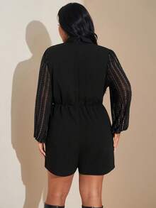 SHEIN Tall CURVE Mono elegante y romántico de cuello de blazer, adecuado para usar en el Día de San Valentín y durante la temporada de fiestas, que muestra un estilo sencillo y elegante. Es de moda y romántico, convirtiéndolo en una excelente opción como un nuevo lanzamiento de primavera, lo que permite que las mujeres se presenten con elegancia en diversas ocasiones. - Negro - Ver 2