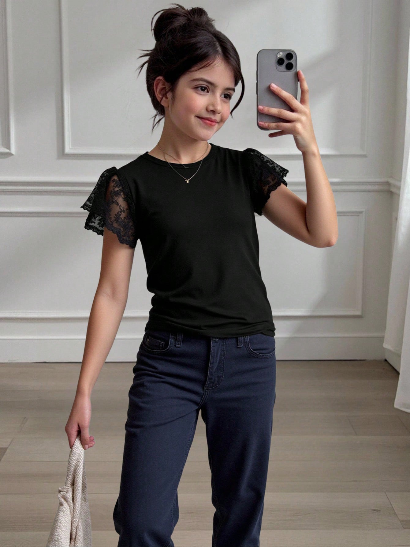 قميص فتاة المراهقة بأكمام فراشة من الدانتيل المتبا...