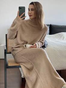 DAZY Bộ 2 món áo len cổ lọ trơn màu và chân váy dệt kim thường ngày cho nữ, Thu/Đông - Màu be - Xem 1