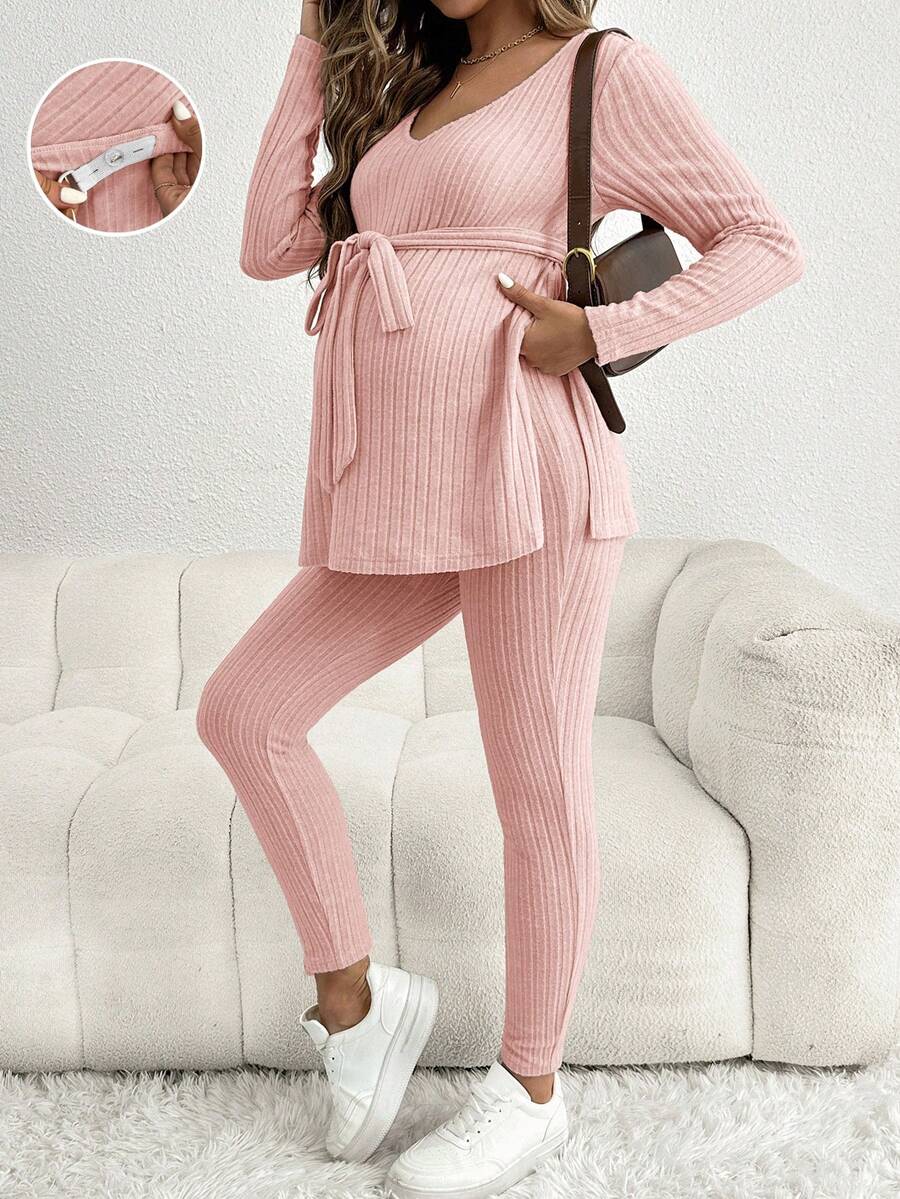 SHEIN 2件組休閒純色V領長袖上衣附腰帶設計與可調腰圍內搭褲套裝,孕婦舒適居家休閒兩件套女裝,孕婦休閒兩件套舒適套裝 - 淺粉色 - 查看 1