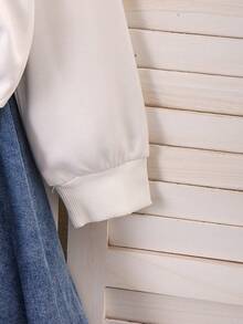 Sparklyn 女童（小号）圆领针织长袖卫衣，饰有牛仔布贴花樱桃图案，搭配牛仔百褶裙，时尚秋季套装 - 白色 - 查看 7