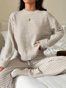 SHEIN PETITE 条纹长袖上衣和裤子两件套休闲度假套装，女士秋季服装 - 紫紅色 - 查看 12