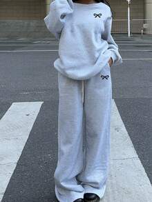 SHEIN EZwear Bộ 2 áo nỉ hở vai in họa tiết bướm và quần dài ống rộng cho nữ, trang phục thường ngày phù hợp cho mùa thu/đông, hoạt động ngoài trời và dạo phố - Xám - Xem 4