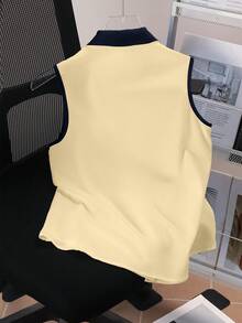 Resyla 女士无袖衬衫，户外穿着，假日约会，杏色和黑色撞色设计，时尚夏季款式，别致骑士印花图案休闲上衣，适合外出、日常穿着、购物等户外活动。 - 杏色 - 查看 2