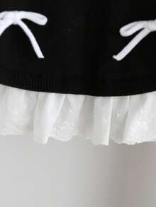 女婴毛衣 时尚可爱圆领长袖针织上衣，配有3D蝴蝶结、刺绣花卉下摆拼接，柔软舒适，适合春、秋、冬、日常、户外、旅行、度假、居家、托儿所等场合穿着。另有女婴黑白连衣裙、黑色连衣裙、白色领连衣裙、优雅女婴上衣、黑色女婴服装、女婴服装、黑色蝴蝶结女婴服装、婴儿针织衫等。 - 黑色 - 查看 4