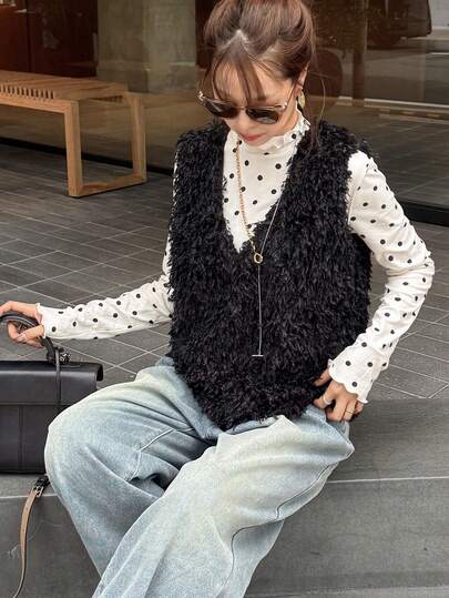 FRIFUL Women's Solid Black Fuzzy Fabric Sleeveless V-Neck Loose Casual Versatile Layering Tank Top, Autumn/Winter