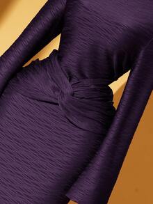 SHEIN Clasi Cravure 大码优雅派对连衣裙 – 扭结设计、高领、喇叭袖、修身剪裁，是新年夜的完美之选 - 中紫紅色 - 查看 6