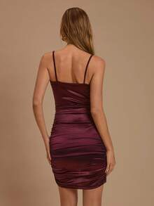 Zolique 红棕色性感 V 领露背缎面褶饰连衣裙、街头服饰、女士俱乐部服装、婚礼宾客礼服、约会晚礼服、生日服装 - 鏽棕色 - 查看 2